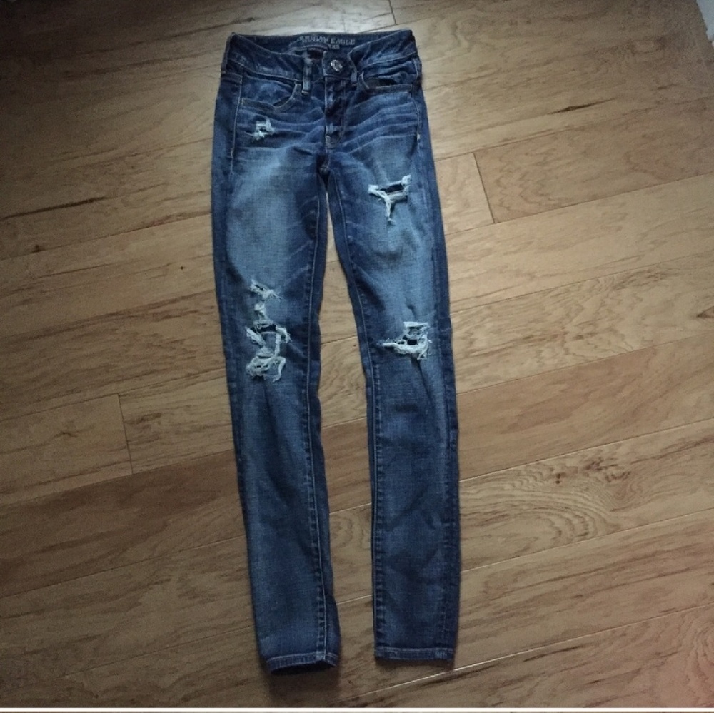 Distressed American Eagle skinny jeans